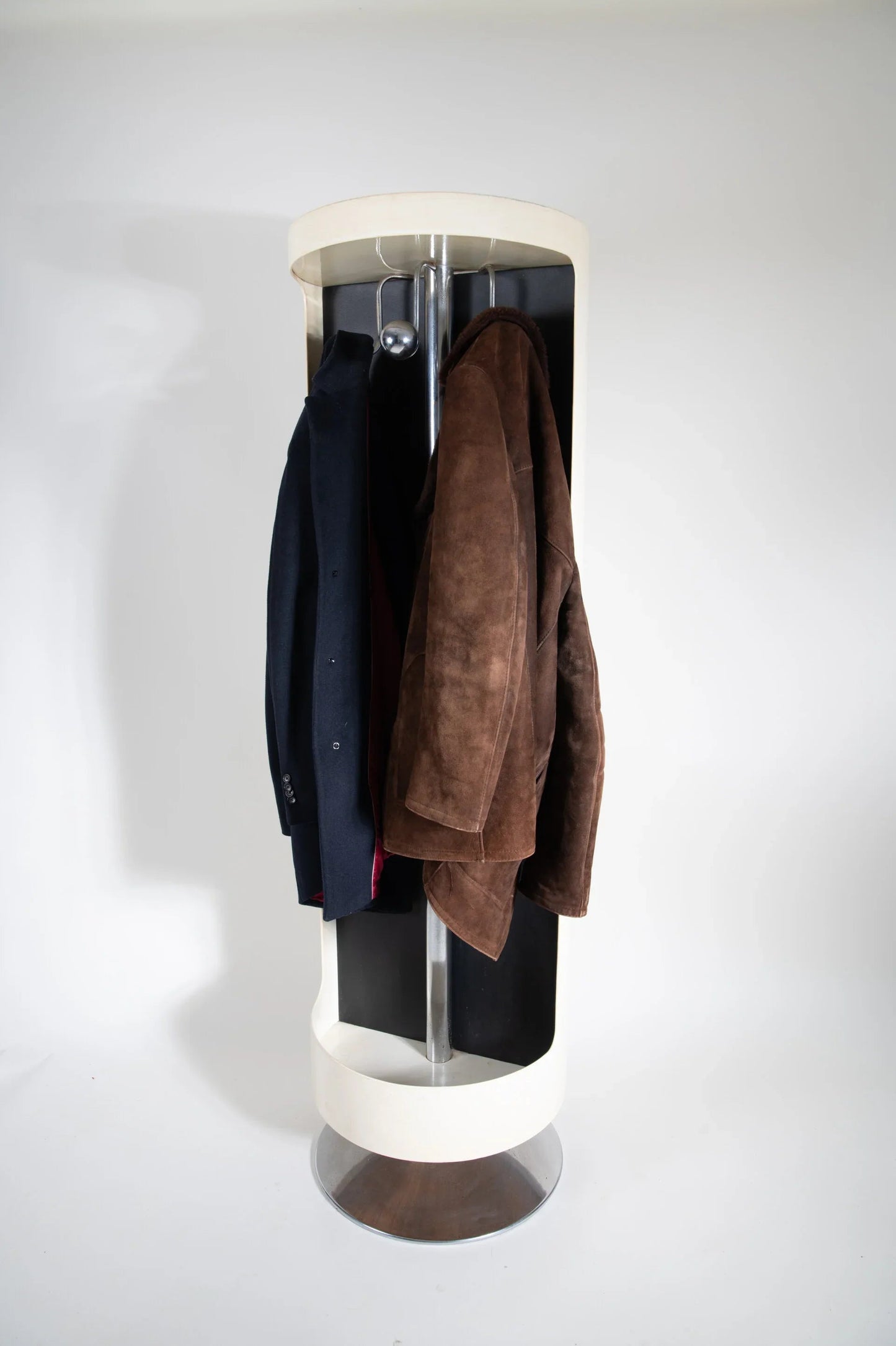 Revolving console table with coat rack and mirror attr. Joe Colombo, 1960s - COLLECTORS RDAM