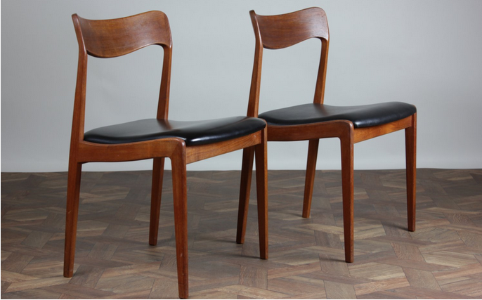 Klein Gallery -Pair of dining chairs by Henning Kjaernulf for Korup Stolefabrik - CollectorsRdam
