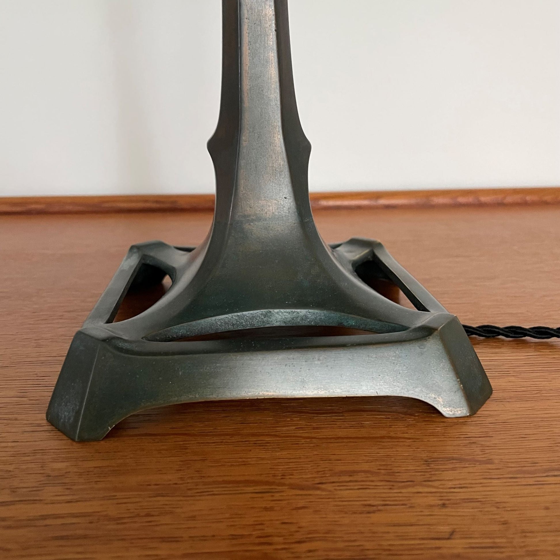 Beautiful ‘Amsterdamse School’ desk lamp, 1st half 20th century - COLLECTORS RDAM