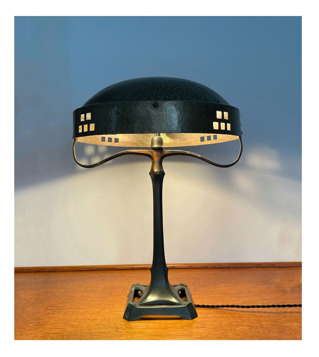 Beautiful ‘Amsterdamse School’ desk lamp, 1st half 20th century - COLLECTORS RDAM